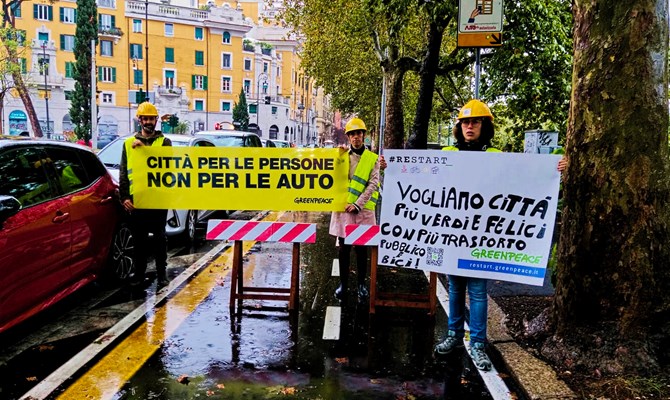 #Restart: pensiamo le città per le persone, non per le auto! Il giusto messaggio di Greenpeace