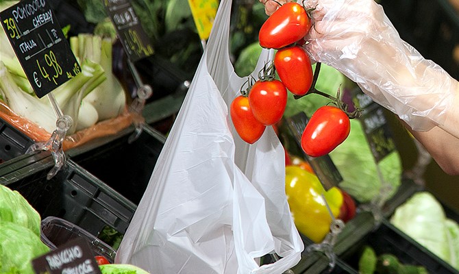 In Francia i sacchi di frutta e verdura dovranno essere "home compostable" 